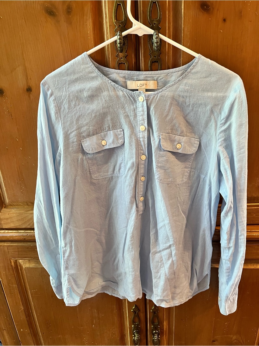 ANN TAYLOR LOFT. POWDER BLUE ROUND NECK LONG SLEEVE BLOUSE/ TOP/SHIRT. MEDIUM